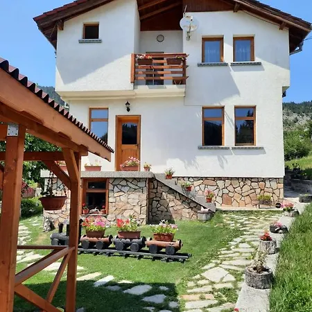 здравец Holiday home *